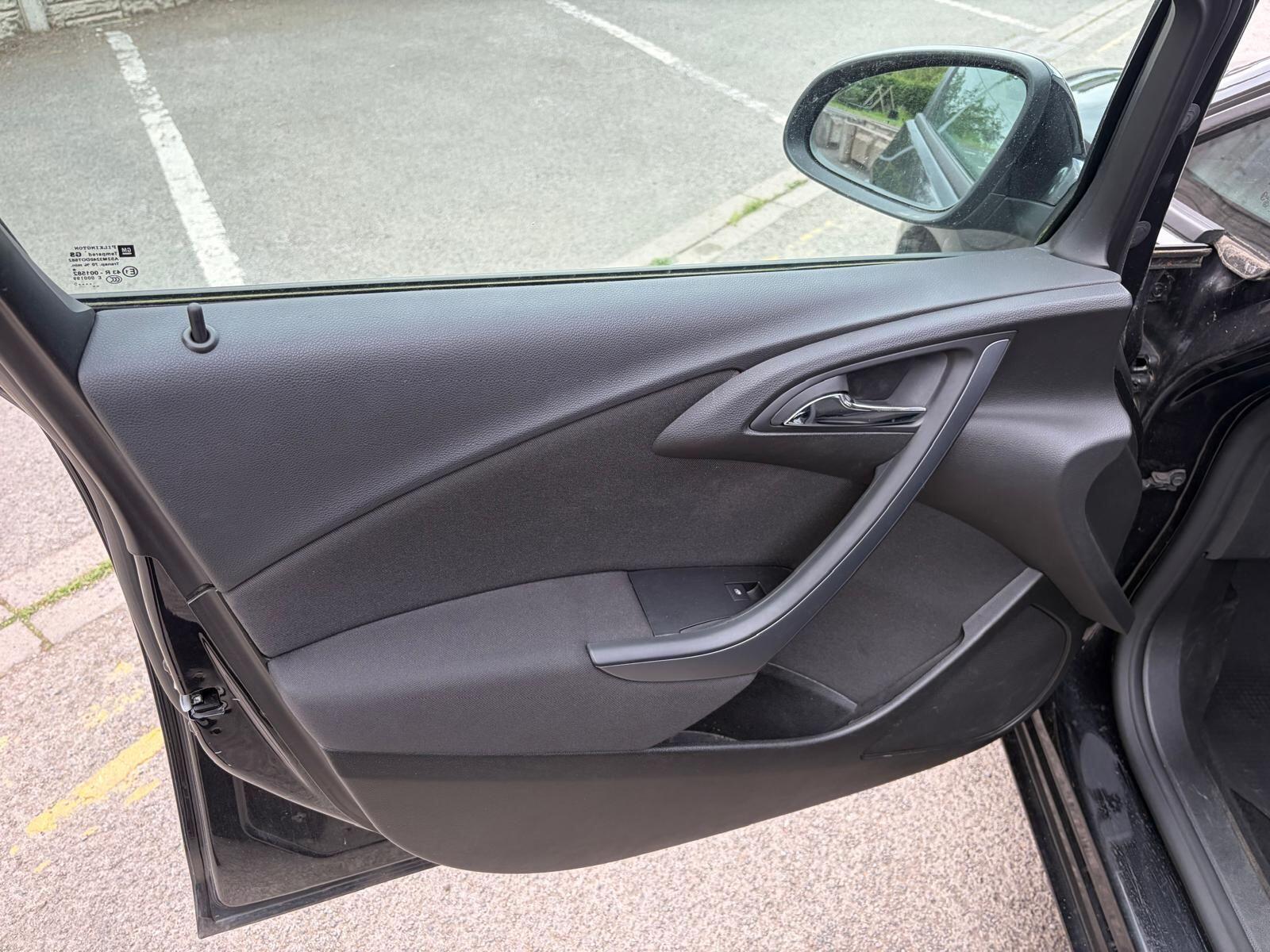 Vauxhall Astra - image 10